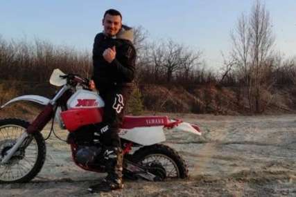 TEŠKA NESREĆA NA PUTU Poginuo motociklista (20), saputnica u teškom stanju