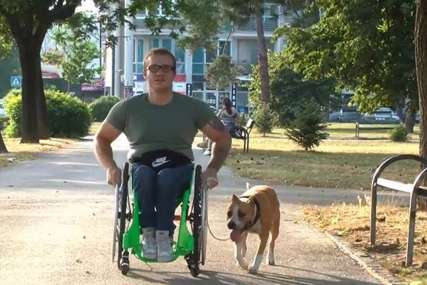 "Ne želim da budem nevidljiv" Nemanja koristi invalidska kolica, ali to ga nije spriječilo da živi život punih pluća (VIDEO)