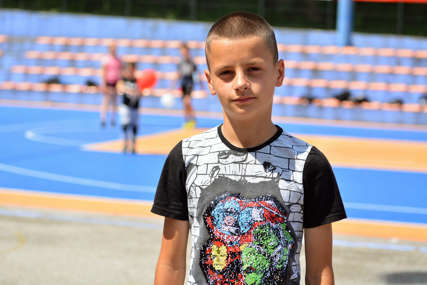Dječak iz Srebrenice školovanje nastavlja u Beogradu: Talentovanog Njegoša skauti odveli u Crvenu zvezdu