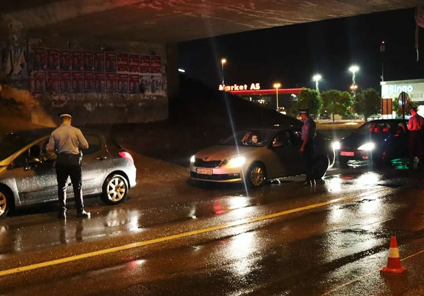 Vozio bez dozvole, a za kazne duguje 9.000 maraka: Nesavjesni vozač pokušao pobjeći policiji