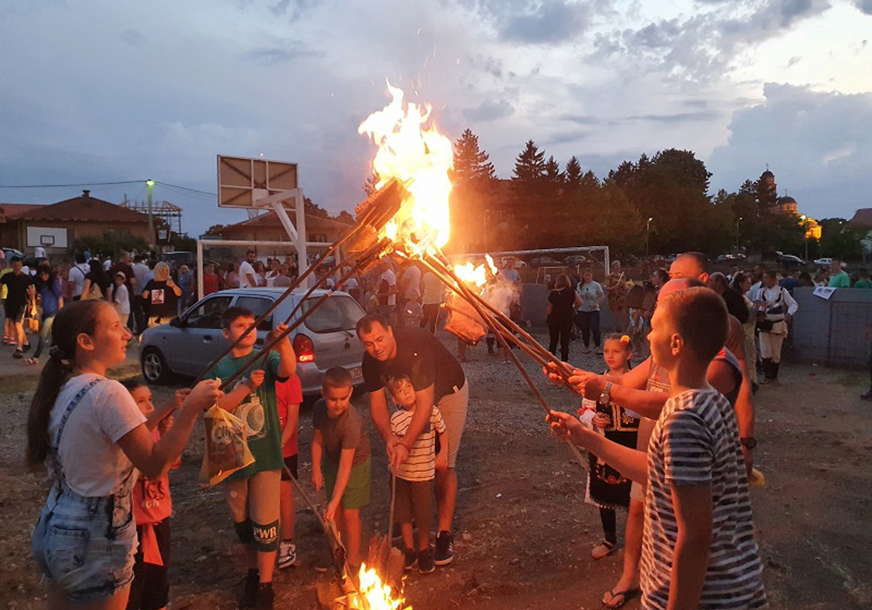Dodijeljene i nagrade: U tradicionalnom lilanju u Donjoj Trnovi učestvovalo 165 djece
