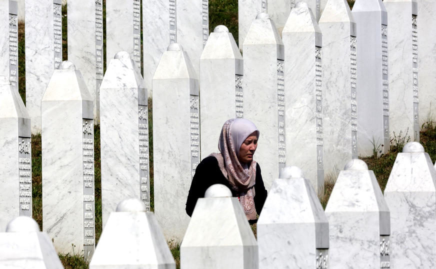 Izvještaj Komisije za Srebrenicu: Napad na kolonu Orićeve divizije bio je legitiman, a pogubljenje do 3.000 vojnih zatvorenika je RATNI ZLOČIN
