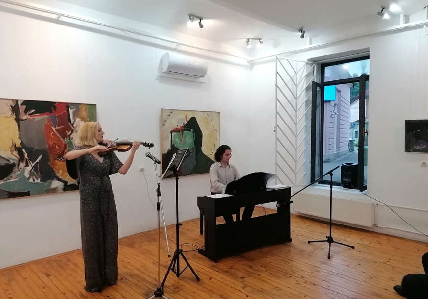 Publika je uživala u djelima domaćih i stranih autora: Violinistkinja Natalija Todorović održala koncert u Novom Gradu