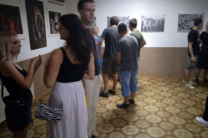 Nova izložba slika u Prnjavoru: Troje mladih umjetnika predstavilo svoja djela