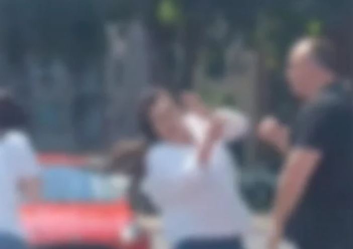 UHAPŠEN AJKULIN BRAT Snimljen kako šamara dvije žene nasred ulice (FOTO)