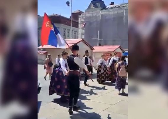 UŽIČKO KOLO U SRCU ZAGREBA Na trgu Bana Jelačića danas se vijorila srpska zastava i igralo najpoznatije kolo (VIDEO)