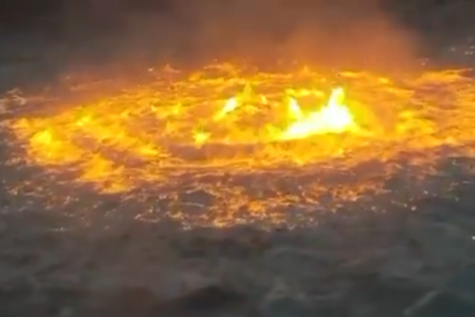 “Vatreno oko” na morskoj površini: Nevjerovatni prizori požara koji “izvire” iz okeana (VIDEO)