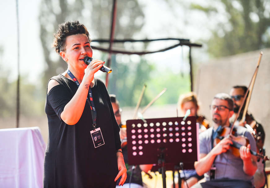 Veče rezervisano za sevdalinku: Posljednje pripreme Amire Medunjanin uoči koncerta na Kastelu (FOTO)