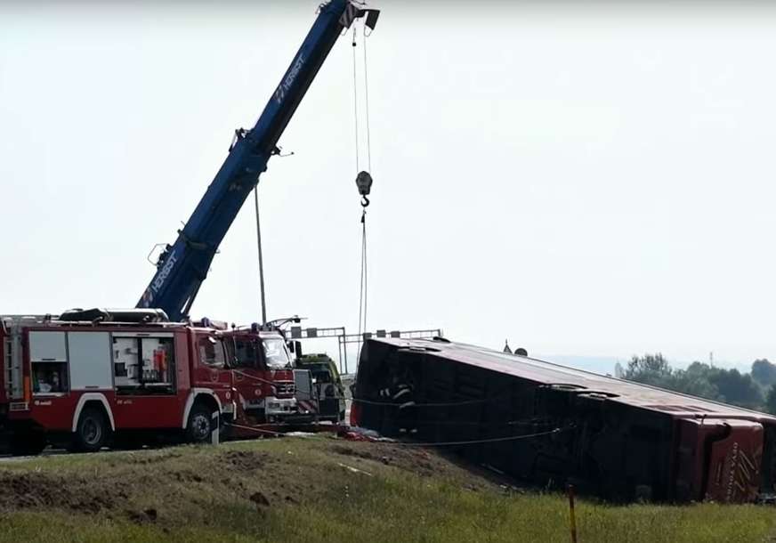 Dva putnika u životnoj opasnosti nakon strašne nesreće kod Slavonskog Broda