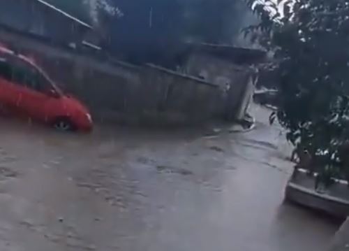 NEVRIJEME NAPRAVILO HAOS Beogradske ulice pod vodom, poplavljeno 20 kuća (VIDEO)
