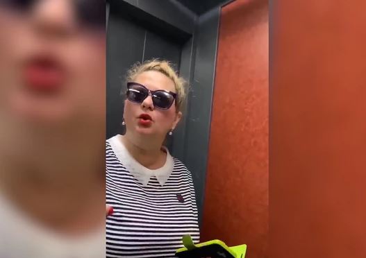“Ničim izazvan rasistički napad” Doktorka koja je prije godinu dana studentkinju nazvala "crnom kravom" vraćena na radno mjesto (VIDEO)
