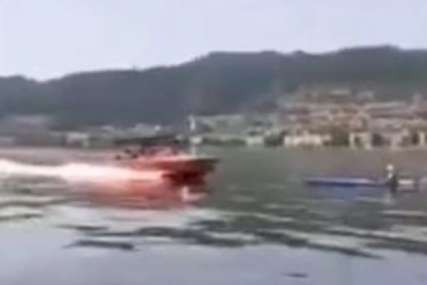 UZNEMIRUJUĆI SNIMAK SA DUNAVA Gliserom prešao preko kajaka sa veslačima, pa pobjegao (VIDEO)