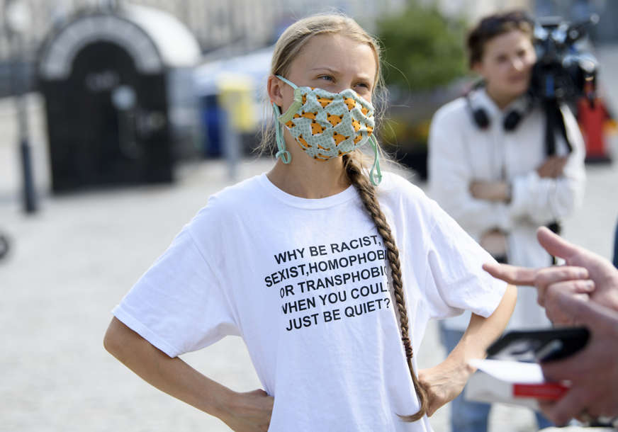 "Modna industrija mnogo doprinosi klimatskoj i ekološkoj krizi" Greta Tunberg osvanula na naslovnoj strani Voga pa kritikovala brzu modu