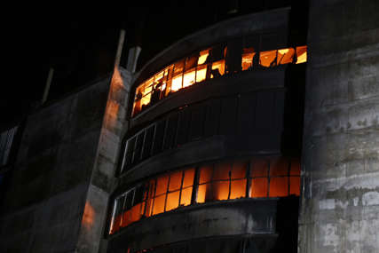 Izbio požar u fabrici soka: Ljudi iskakali kroz prozor da bi se spasili