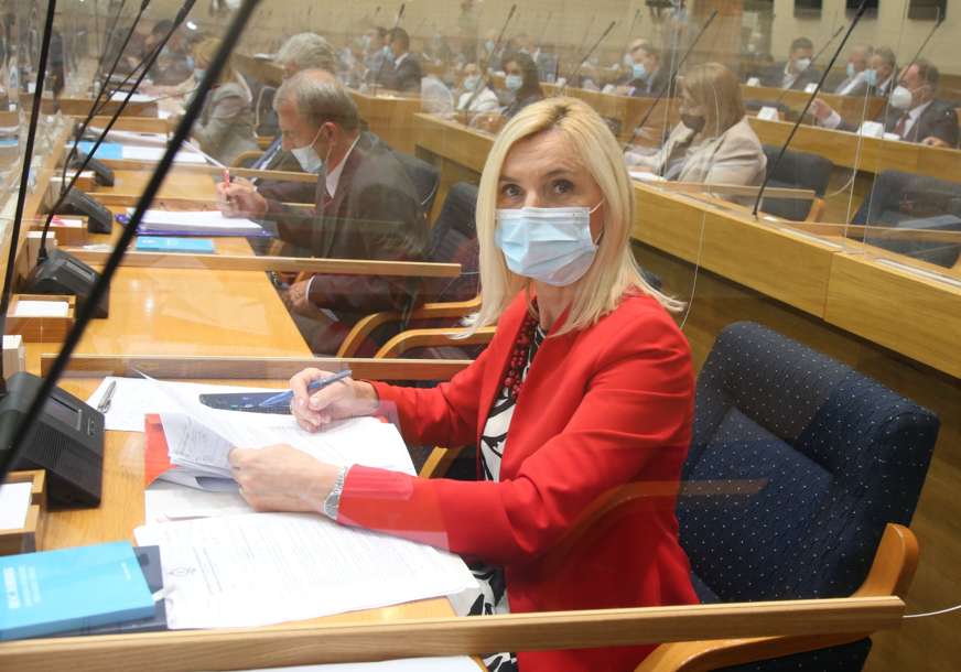"Na prvom mjestu" Markovićeva insistira da borci, RVI i porodice poginulih budu prioritet za primanja iz budžeta