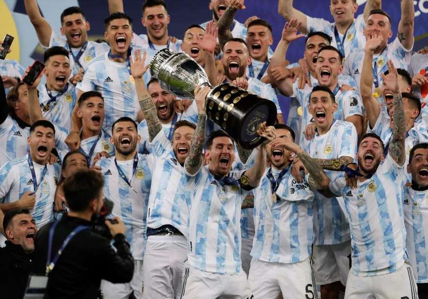 SKINUO PROKLETSTVO Mesi osvojio trofej sa Argentinom (VIDEO)
