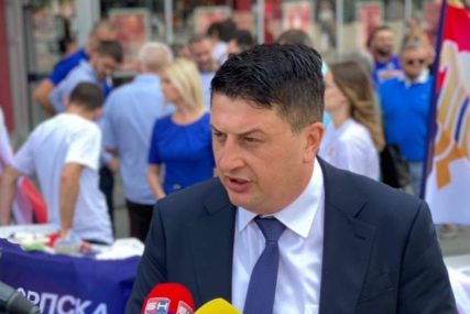 "Pod izgovorom SRPSKOG JEDINSTVA" Radović kaže da SNSD peticiju koristi za ostvarenje stranačkih ciljeva