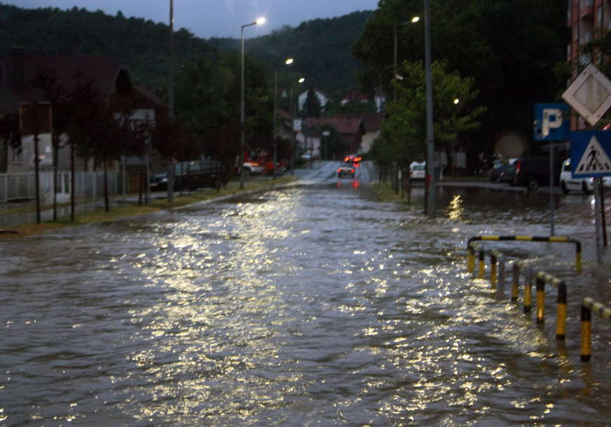 Podrška Republičke uprave civilne zaštite Modriči: Sutra stižu vodene pumpe, isušivači vlage i dezinfekciona sredstva