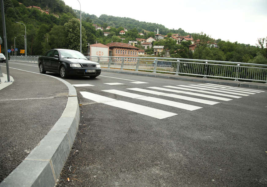 Iz "Kozaraputeva" o kritikama: Rampe na mostu u Toplicama nema iz bezbjednosnih razloga (FOTO)