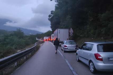 Novi detalji nesreće kod Mrkonjić Grada: Vozač kamiona povrijeđen prilikom sletanja u rijeku