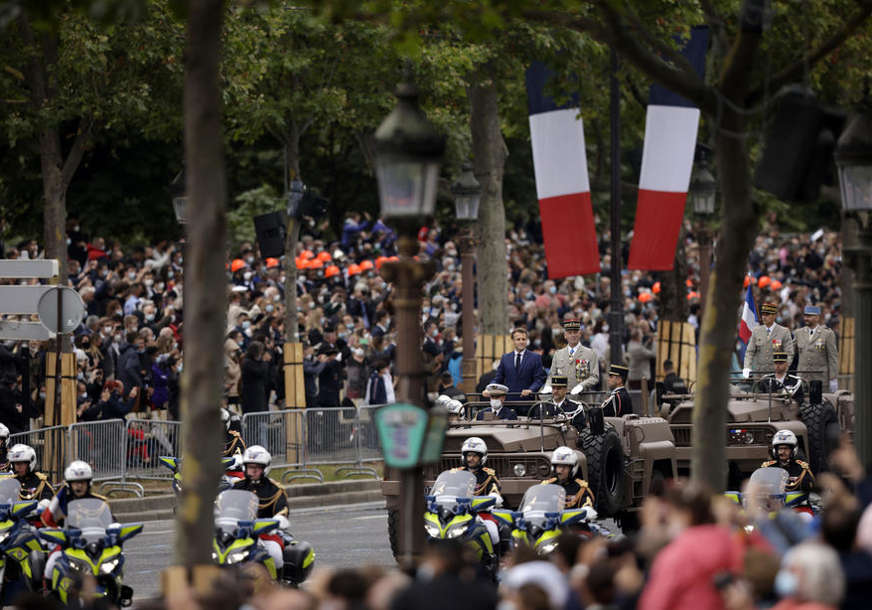 PROTESTI U FRANCUSKOJ Parižani na ulicama zbog najave novih ograničenja