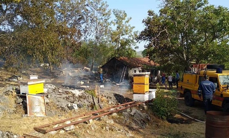 IZGORIO PČELINJAK Požar zahvatio i krov kuće u Trebinju