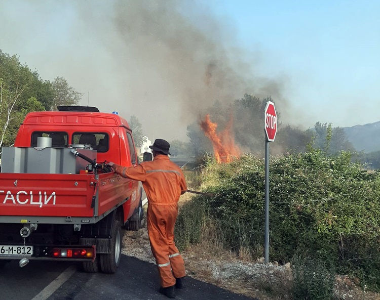 Povrijeđena tri vatrogasca tokom gašenja požara kod Mostara