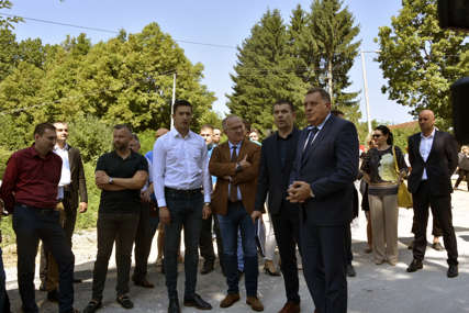 "Do kraja godine završetak radova" Dodik posjetio gradilište puta Saračica - Čokorska polja (FOTO)