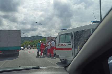 Saobraćajka kod Prijedorske petlje "Vidio sam da pružaju pomoć ženi koja je u rukama imala MALO DIJETE" (FOTO)