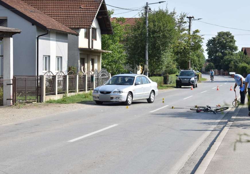 Detalji stravične nesreće u Prijedoru: Dječak se na biciklu DRŽAO ZA MOTOR u pokretu, nakon pada dogodila se tragedija