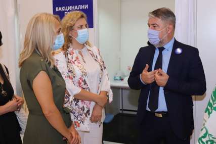 Šeranić zadovoljan organizacijom "Cilj je da vakcinišemo 2.000 građana dnevno" (FOTO)