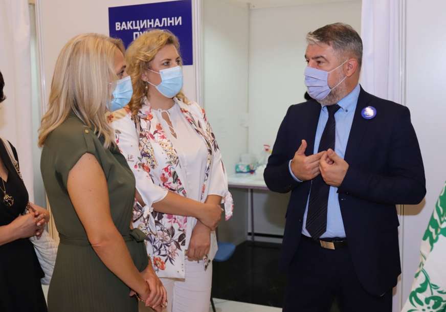 Šeranić zadovoljan organizacijom "Cilj je da vakcinišemo 2.000 građana dnevno" (FOTO)