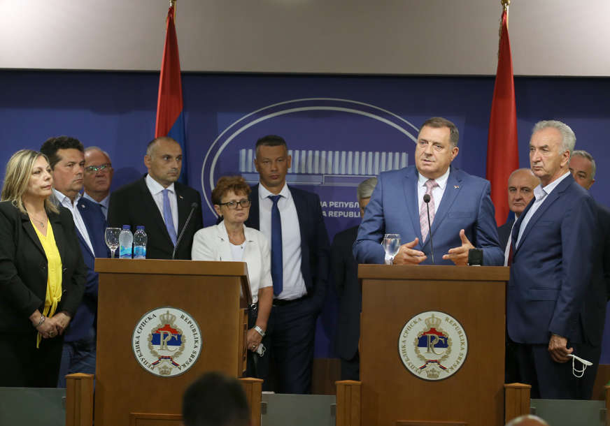 Lideri političkih stranaka iz Srpske predstavili ZAKLJUČKE donijete povodom Inckove odluke (FOTO)