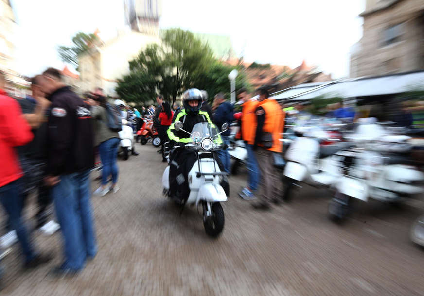FILMSKA POTJERA U ZAGREBU Diler na mopedu bježao policiji i bacao drogu po ulici