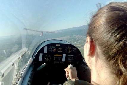 Nebo je njeno igralište: Zora je najmlađi pilot i na prvom letu je oborila očev rekord