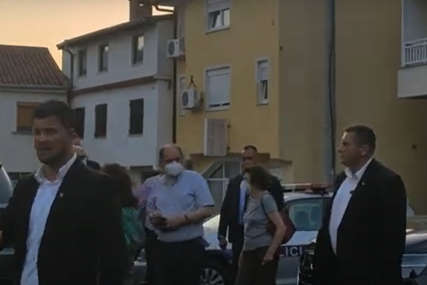 Pod zaštitom tjelohranitelja, sa maskom na licu: Novi visoki predstavnik u Mostaru (VIDEO)