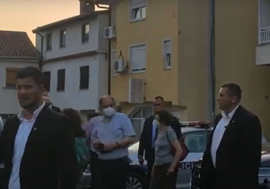 Pod zaštitom tjelohranitelja, sa maskom na licu: Novi visoki predstavnik u Mostaru (VIDEO)