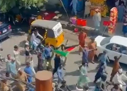 NOVI HAOS Narod izašao na ulice sa avganistanskim zastavama, talibani demonstrirali kako će surovo ugušiti svaku pobunu (VIDEO)