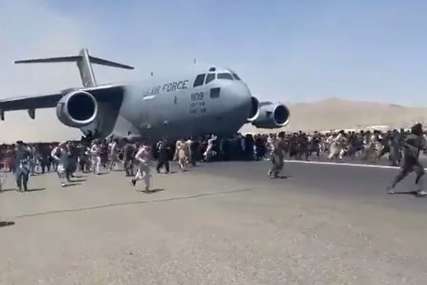EVAKUACIJA U ZASTOJU Avioni više ne lete iz Kabula zbog ljudi koji su u očaju blokirali aerodrom (VIDEO)