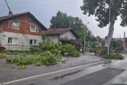 Viktor je došao u Bihać iz Njemačke i stradao u oluji: Na nesrećnog muškarca  palo drvo i usmrtilo ga (FOTO)