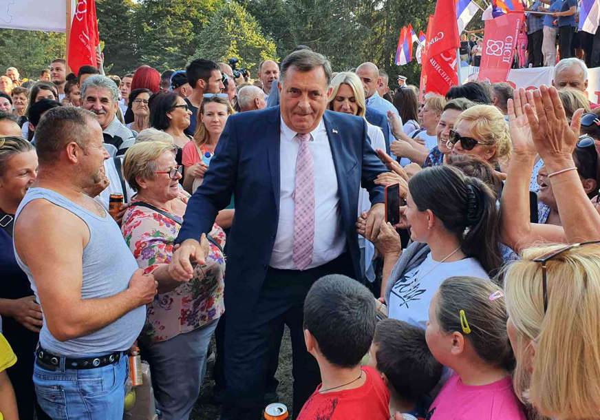 "Oni ovakvu energiju ne bi mogli izdržati" Lider SNSD prozvao opoziciju na skupu na Mrakovici