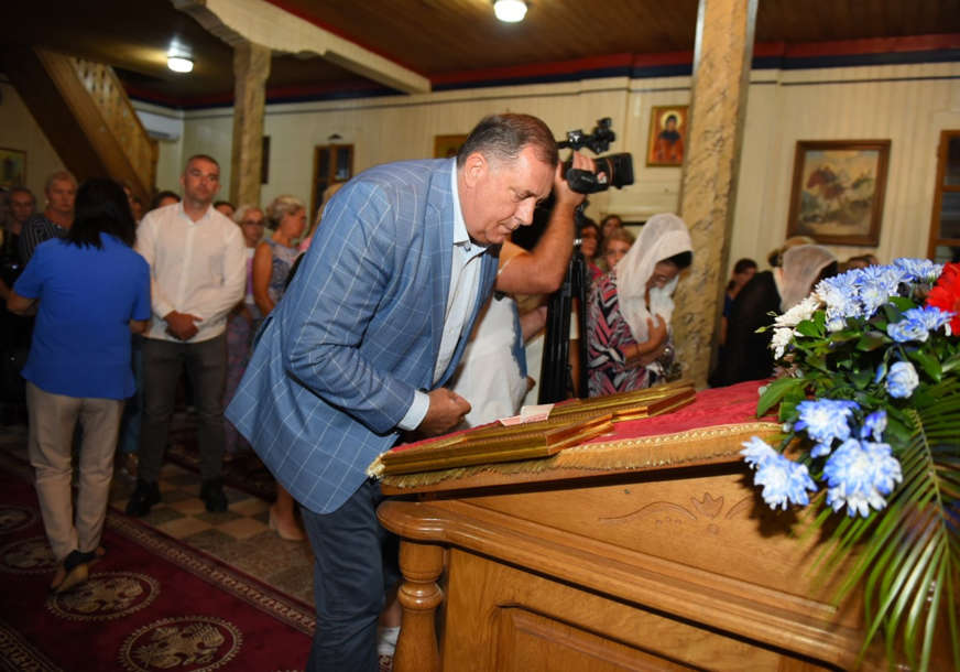 Dodik na narodnom zboru kod Prijedora: Ljudi mi kažu 'Drži se', 'Ne daj se'