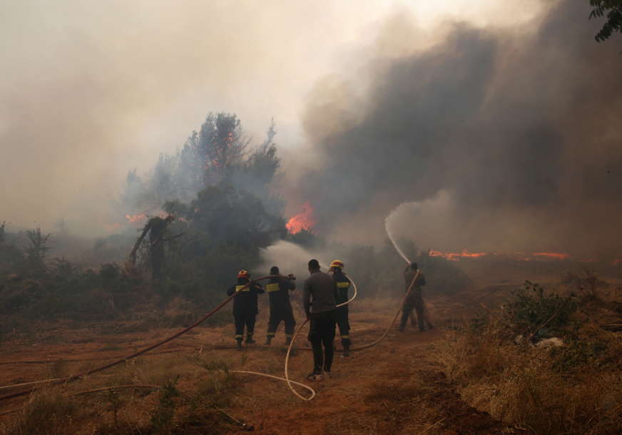 Ne smiruju se požari na ostrvu Evija: Evakuisano više od 2.000 ljudi