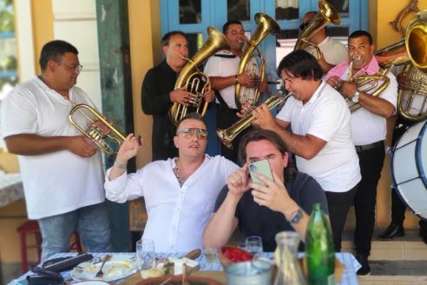 Saborska atmosfera već zagrijana: Prvi gosti stižu u Guču