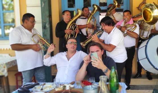 Saborska atmosfera već zagrijana: Prvi gosti stižu u Guču