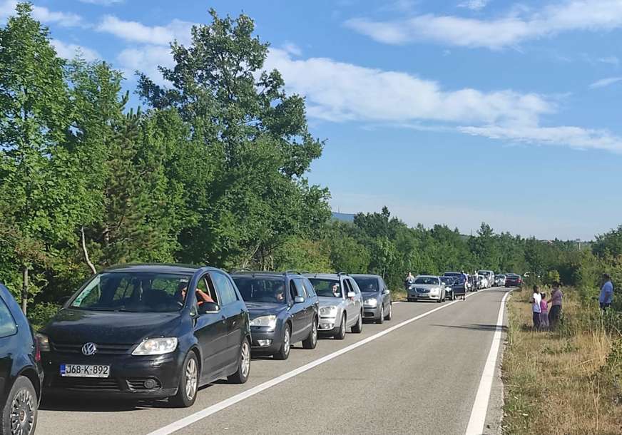 Gužve na ulazu u BiH: Kolone vozila na prelazu Donja Gradina