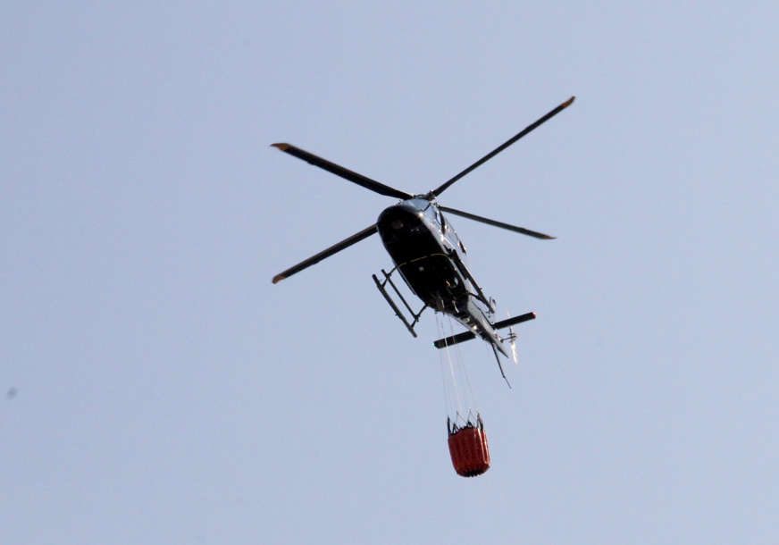 "Helikopteri će ostati  koliko treba" Ministar Vulin obilazi požarište kod Trebinja