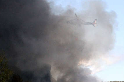 Požar u Herceg Novom: Dva vojna helikoptera gase vatru
