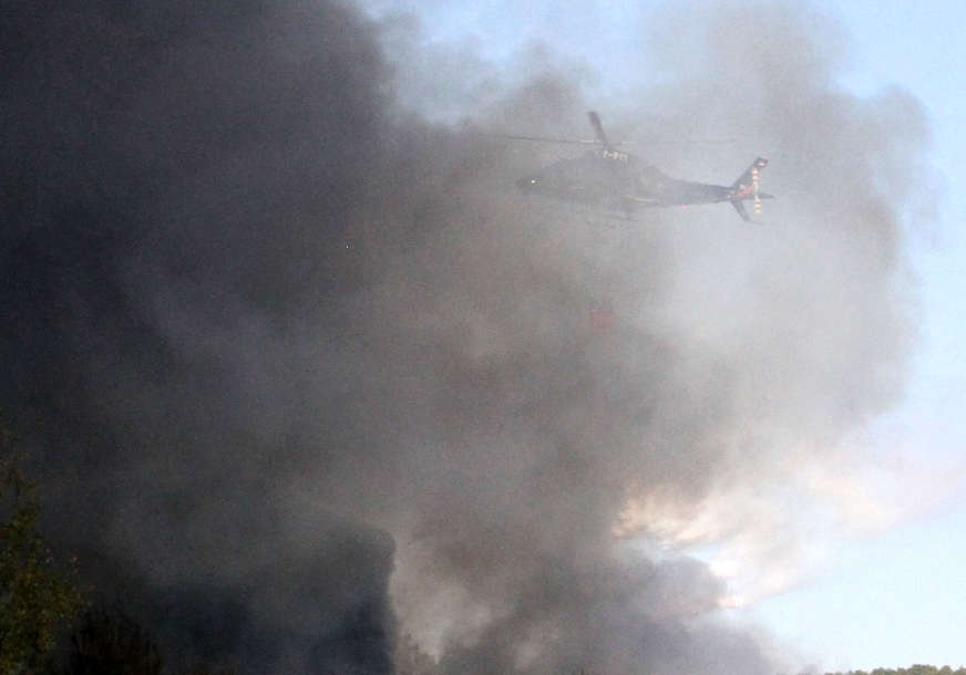Vatra se ponovo razbuktala: Helikopterski servis Srpske nastavlja gašenje požara u Nacionalnom parku Sutjeska (VIDEO)