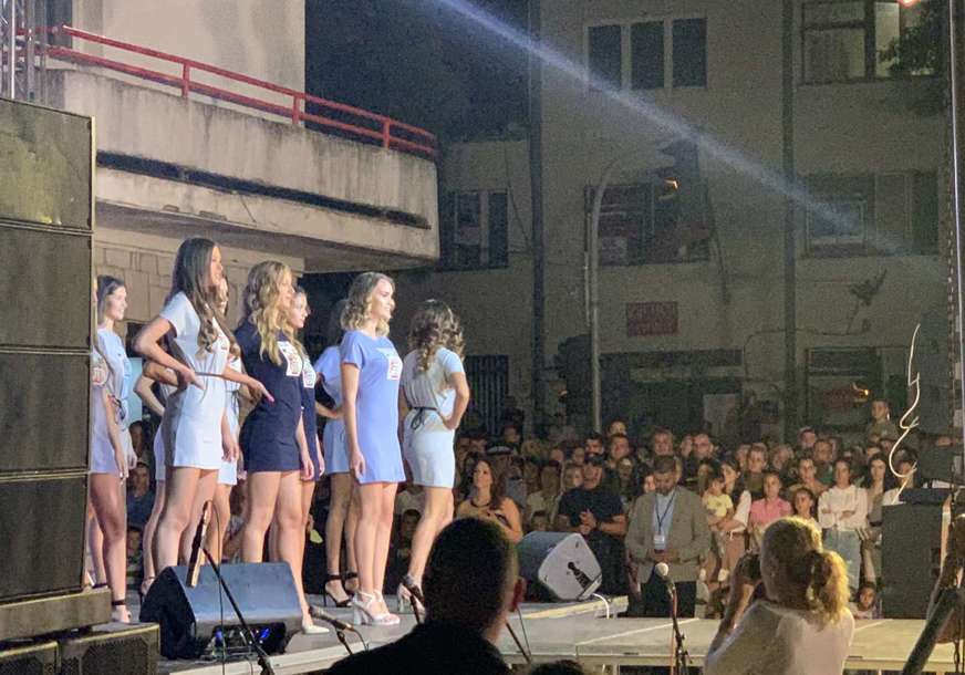 "LJEPOTA SA SVRHOM" U Nevesinju večeras izbor Mis Srpske za Mis BiH (FOTO)